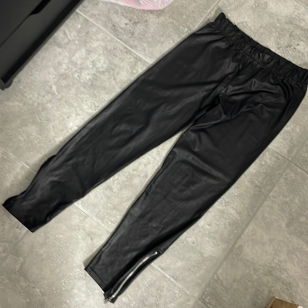 Kardashian Kollection Kardashian Kollection